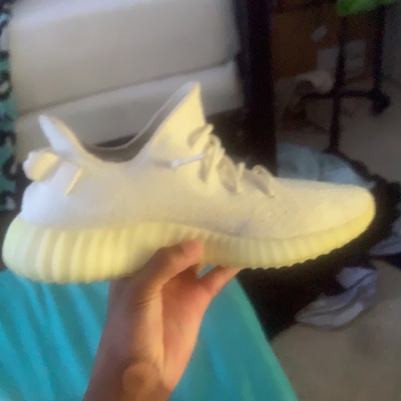 I’m selling yezzy boost 350 v2 triple white/(used} - Picture 3 of 5